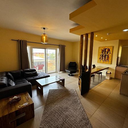 Roots Hotel Apartment Accra Extérieur photo