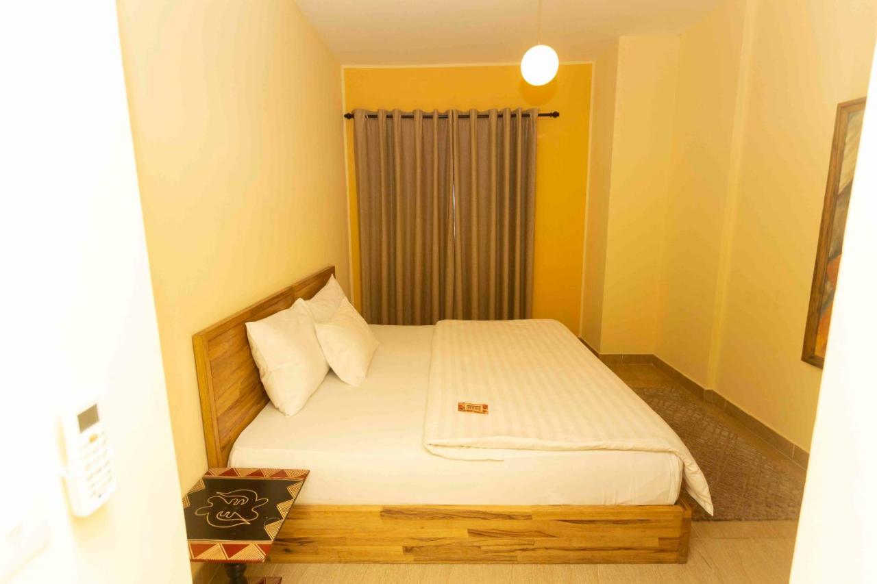 Roots Hotel Apartment Accra Extérieur photo
