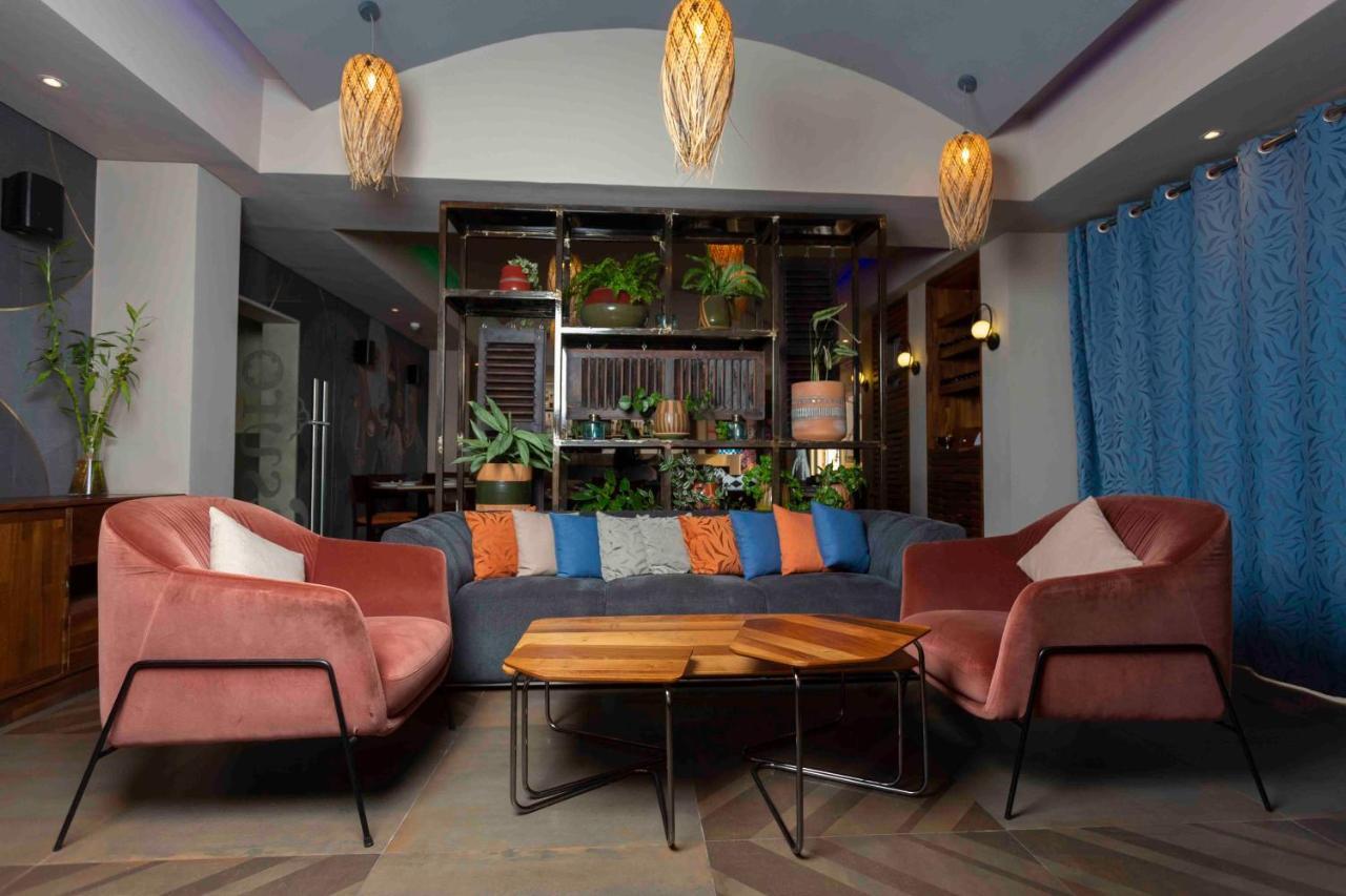 Roots Hotel Apartment Accra Extérieur photo