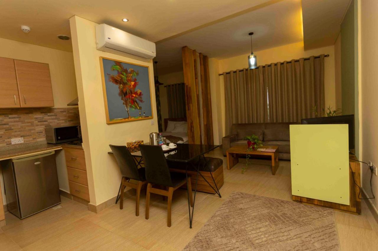 Roots Hotel Apartment Accra Extérieur photo