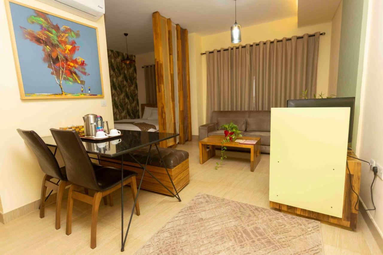 Roots Hotel Apartment Accra Extérieur photo