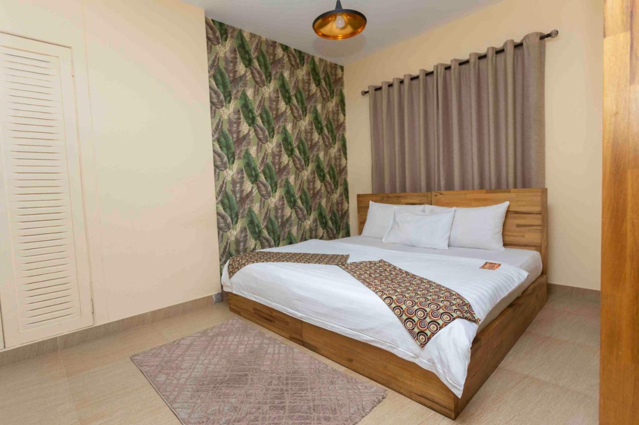 Roots Hotel Apartment Accra Extérieur photo