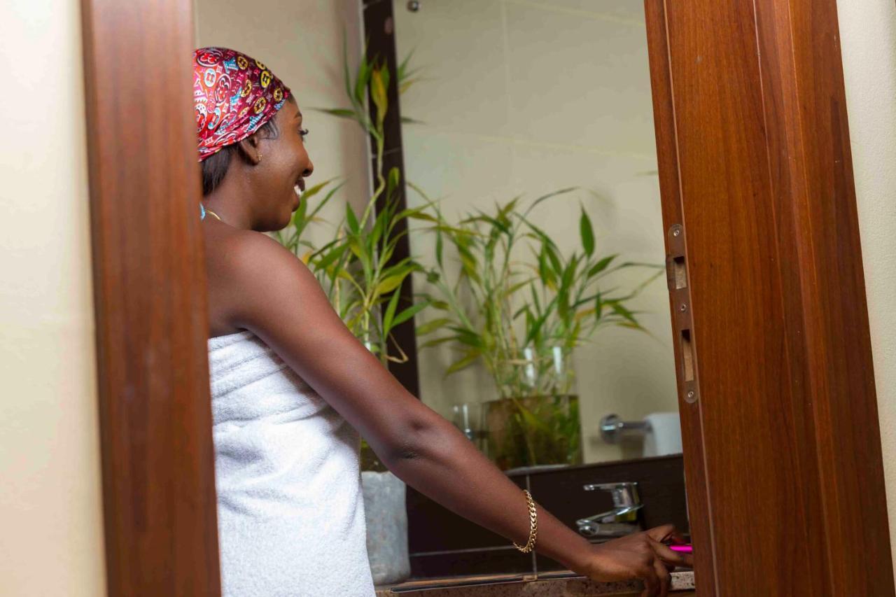 Roots Hotel Apartment Accra Extérieur photo