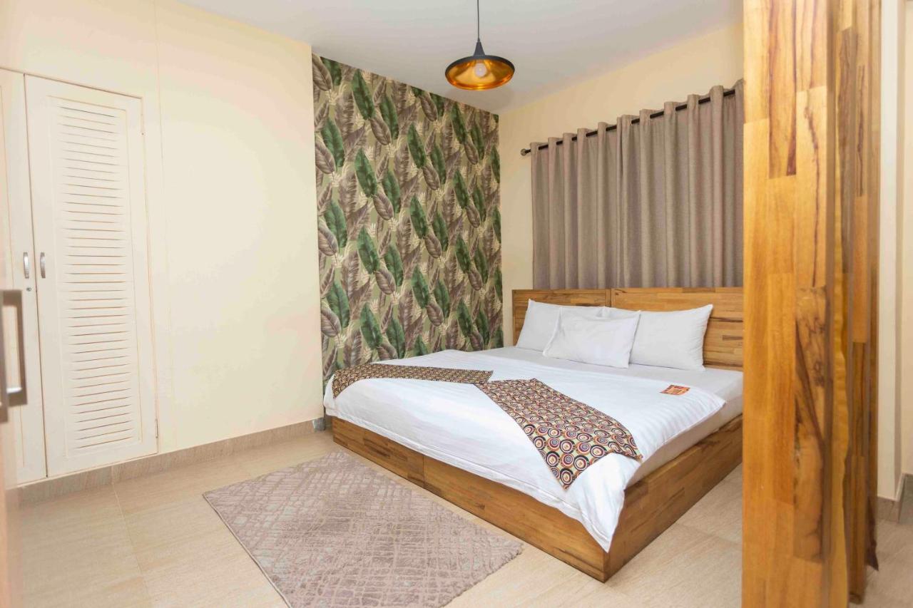 Roots Hotel Apartment Accra Extérieur photo