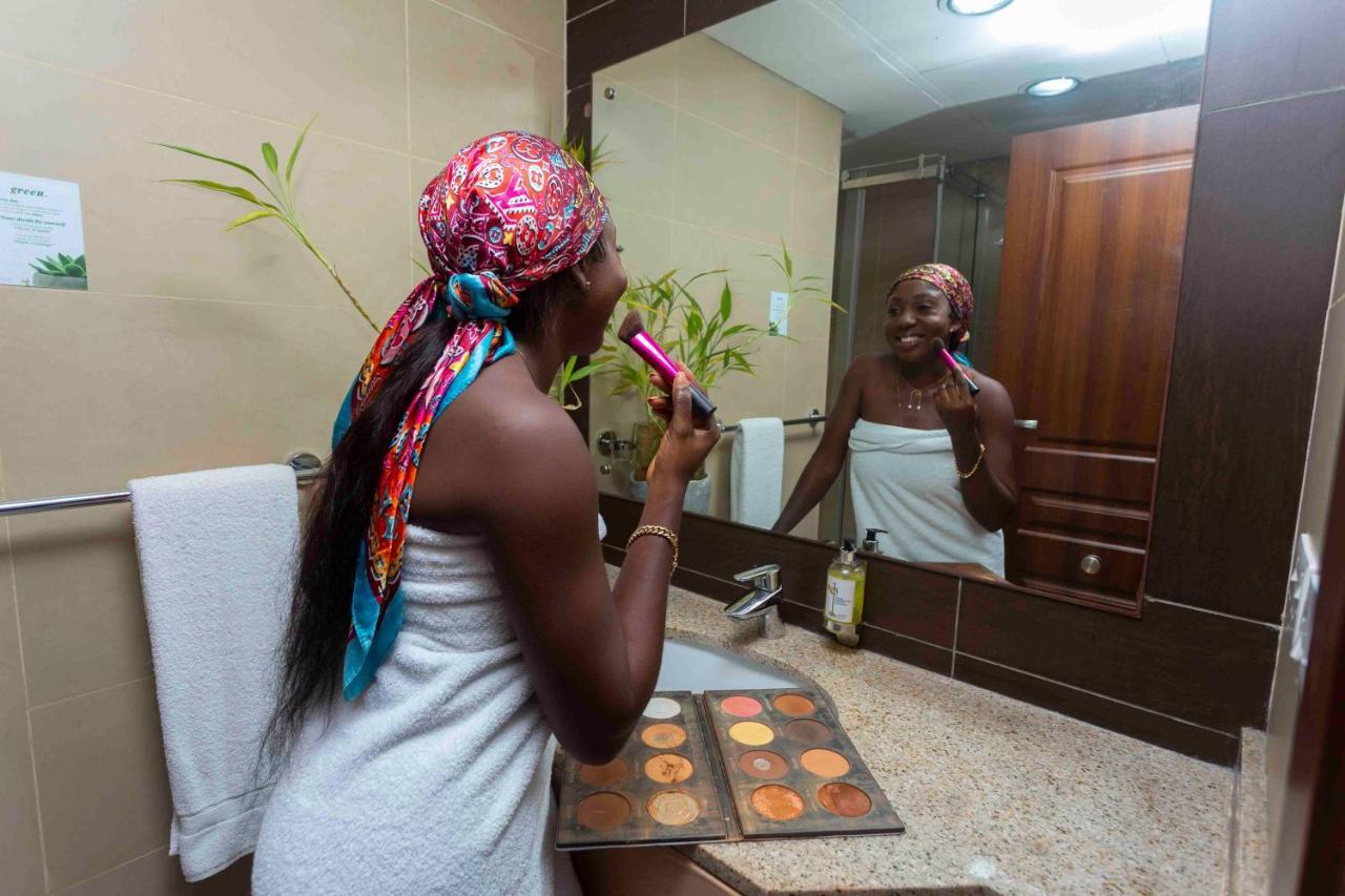 Roots Hotel Apartment Accra Extérieur photo