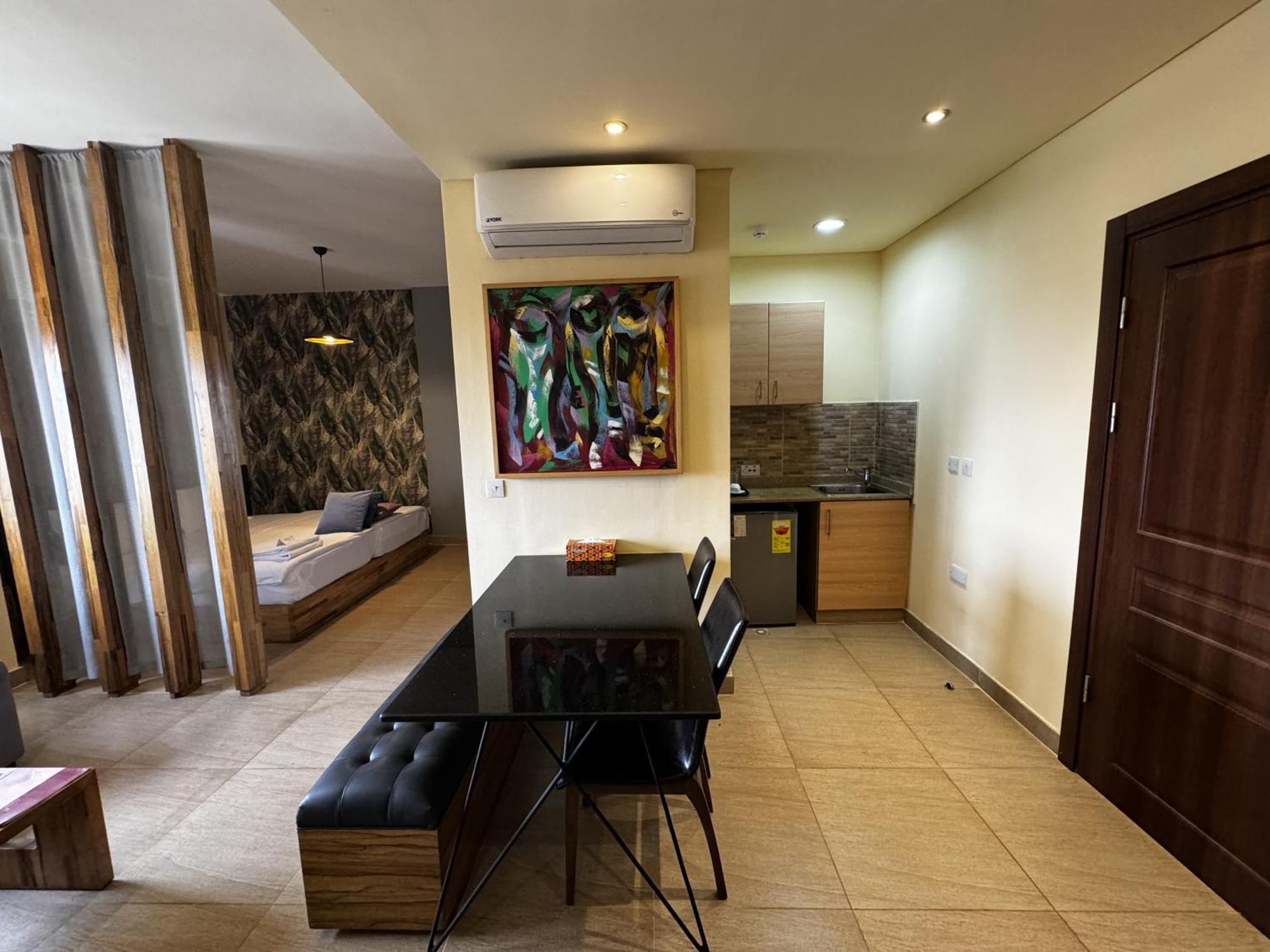 Roots Hotel Apartment Accra Extérieur photo